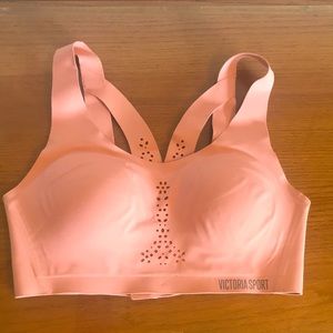 Victoria’s Secret Angel Max Sports Bra